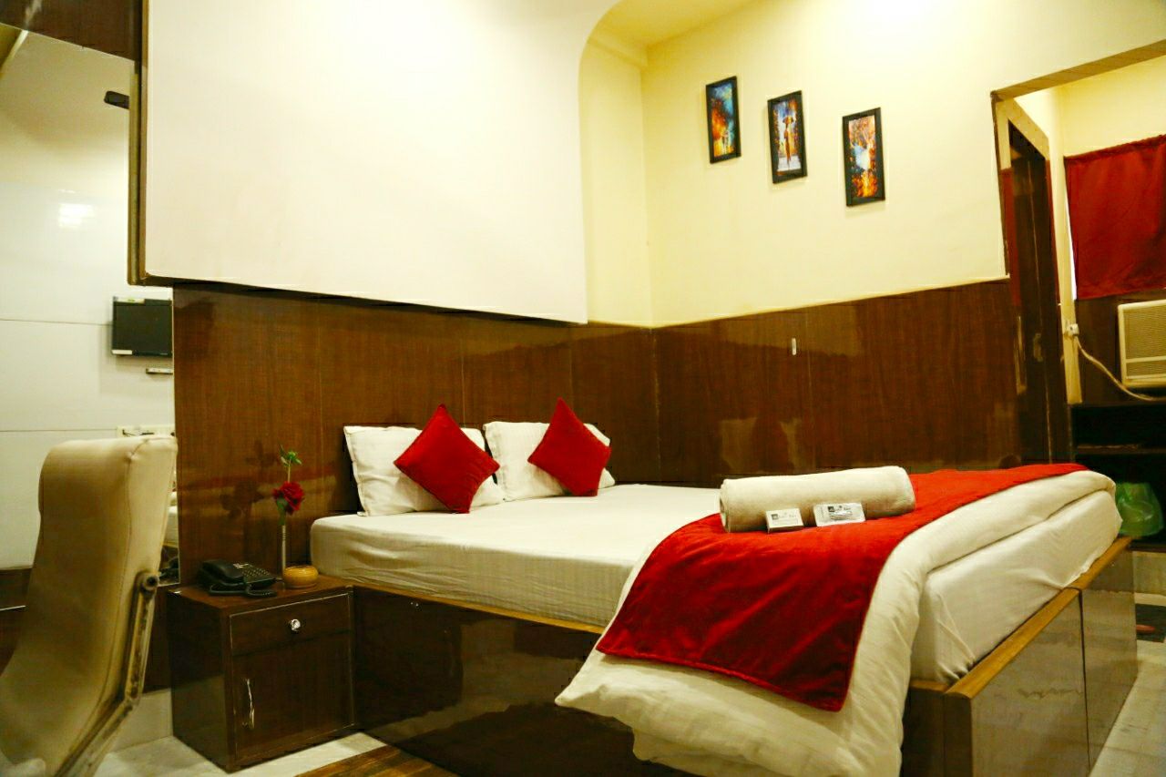 Hotel Holideiinn Super Deluxe AC Room 4