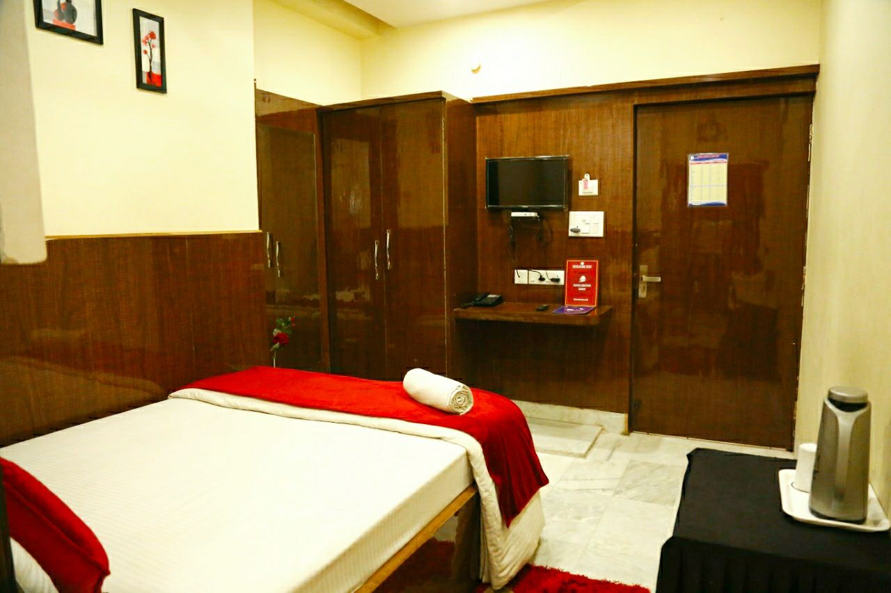 Hotel Holideiinn Super Deluxe AC Room 3