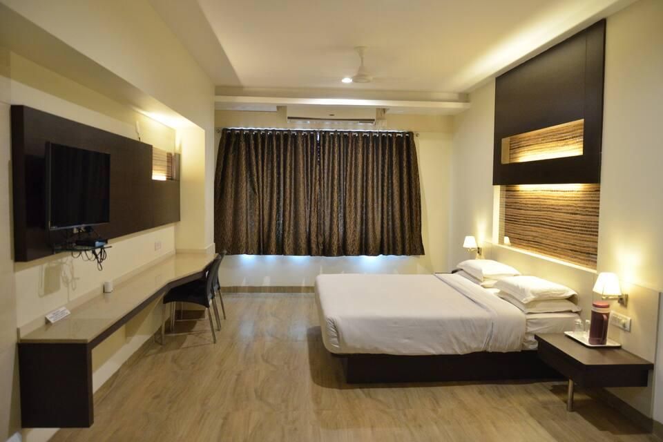 Hotel Adarsha Palace Suite Room 4