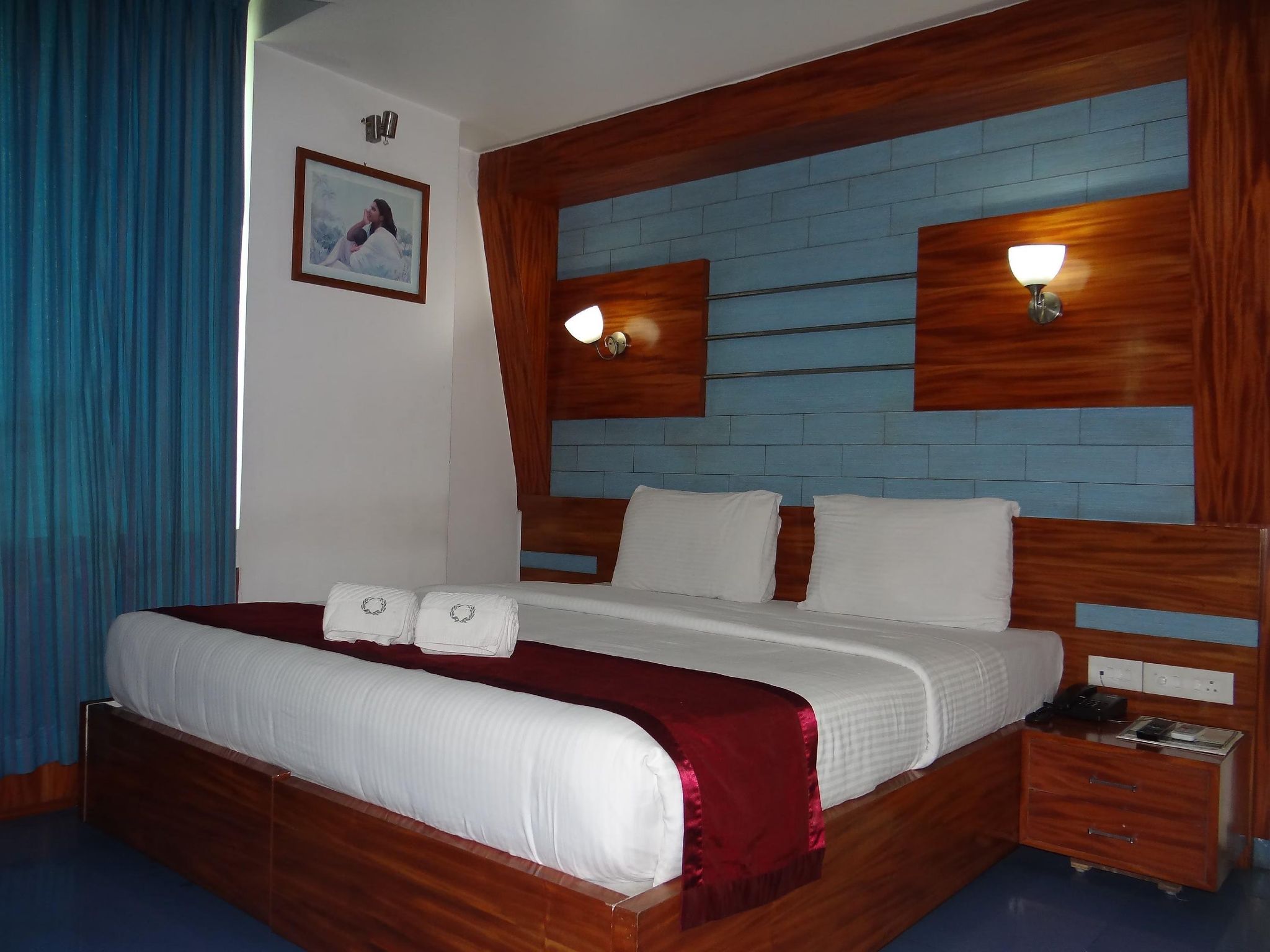 Ac Monarch Royal Room