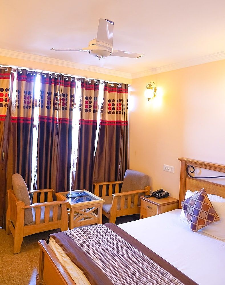 Hotel Asian Plaza - Mcleodganj Deluxe Room, 1 Queen Bed, Smoking, Mountain View 2