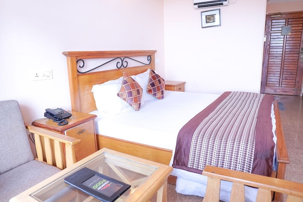 Hotel Asian Plaza - Mcleodganj Deluxe Room, 1 Queen Bed, Smoking, Mountain View 3