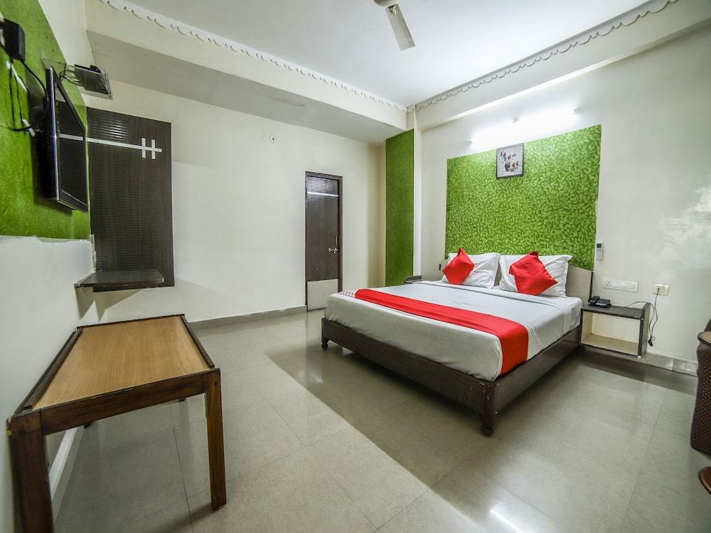 undefined OYO 14816 Hotel Omni 10