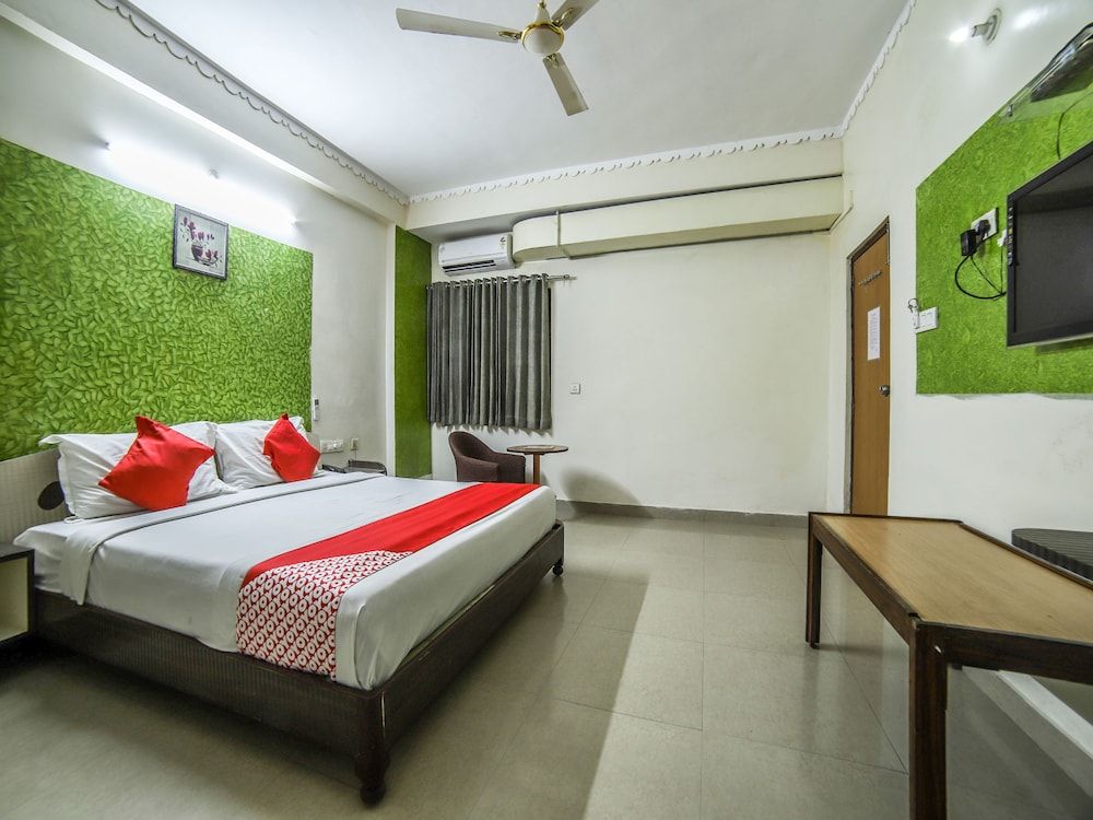 undefined OYO 14816 Hotel Omni 2