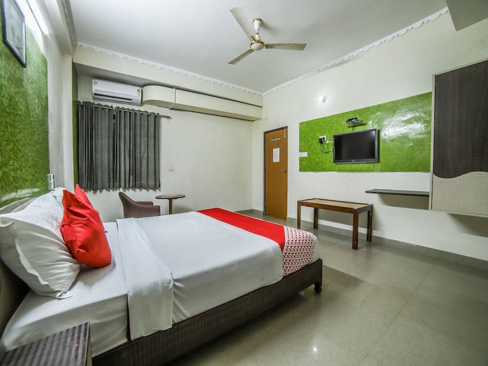 undefined OYO 14816 Hotel Omni 6