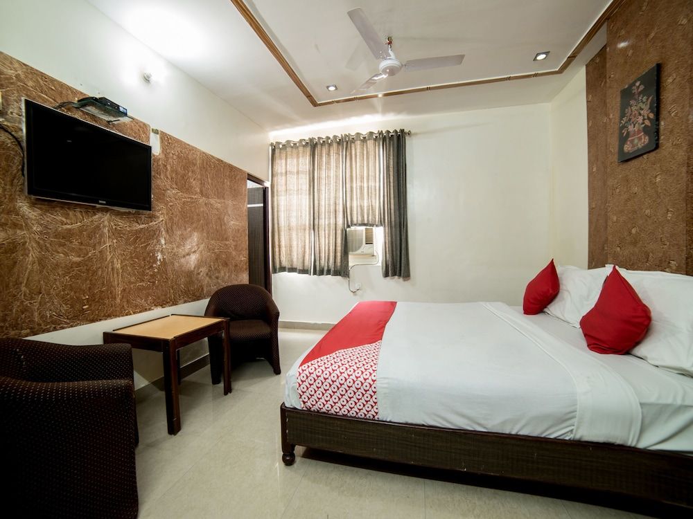 undefined OYO 14816 Hotel Omni 7