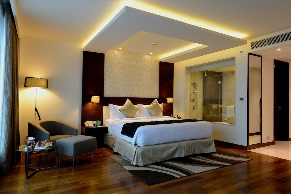 Howard Johnson by Wyndham Bengaluru Hebbal Deluxe Room, 1 King Bed 4