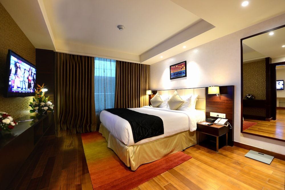 Howard Johnson by Wyndham Bengaluru Hebbal Deluxe Room, 1 King Bed 2
