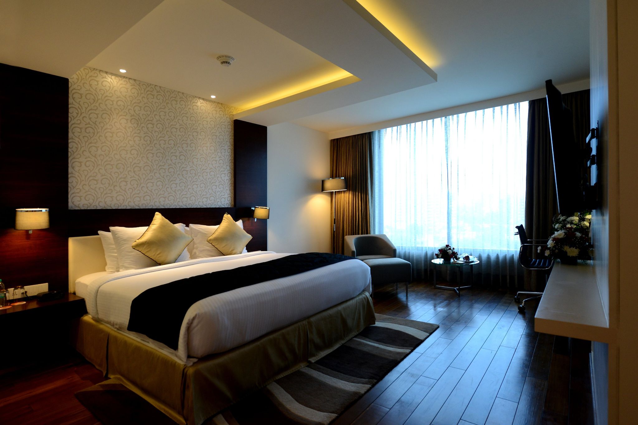 Howard Johnson by Wyndham Bengaluru Hebbal 1 King Bed, Business Room, Non-Smoking 2