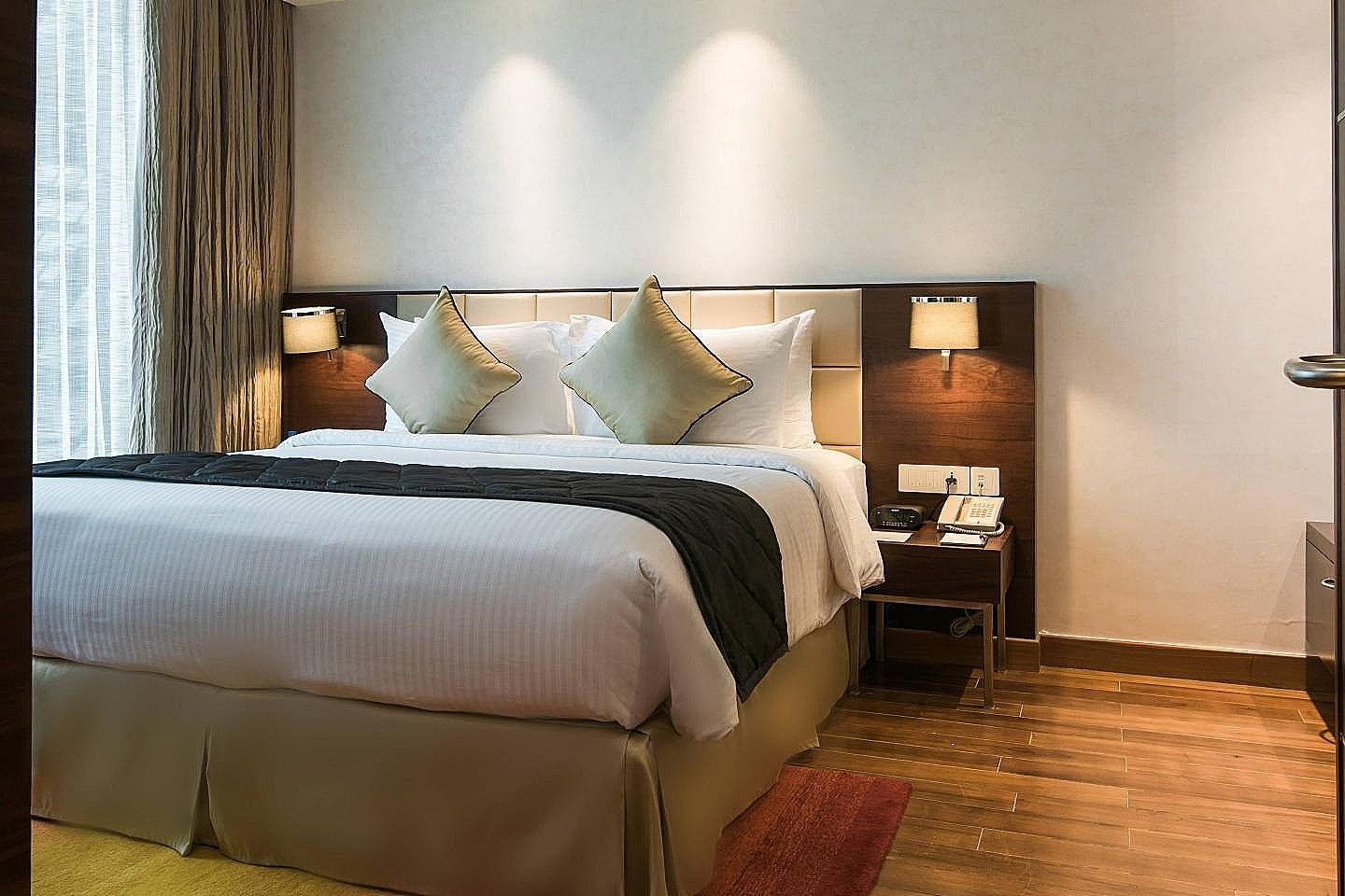 Howard Johnson by Wyndham Bengaluru Hebbal 1 King Bed, Business Room, Non-Smoking