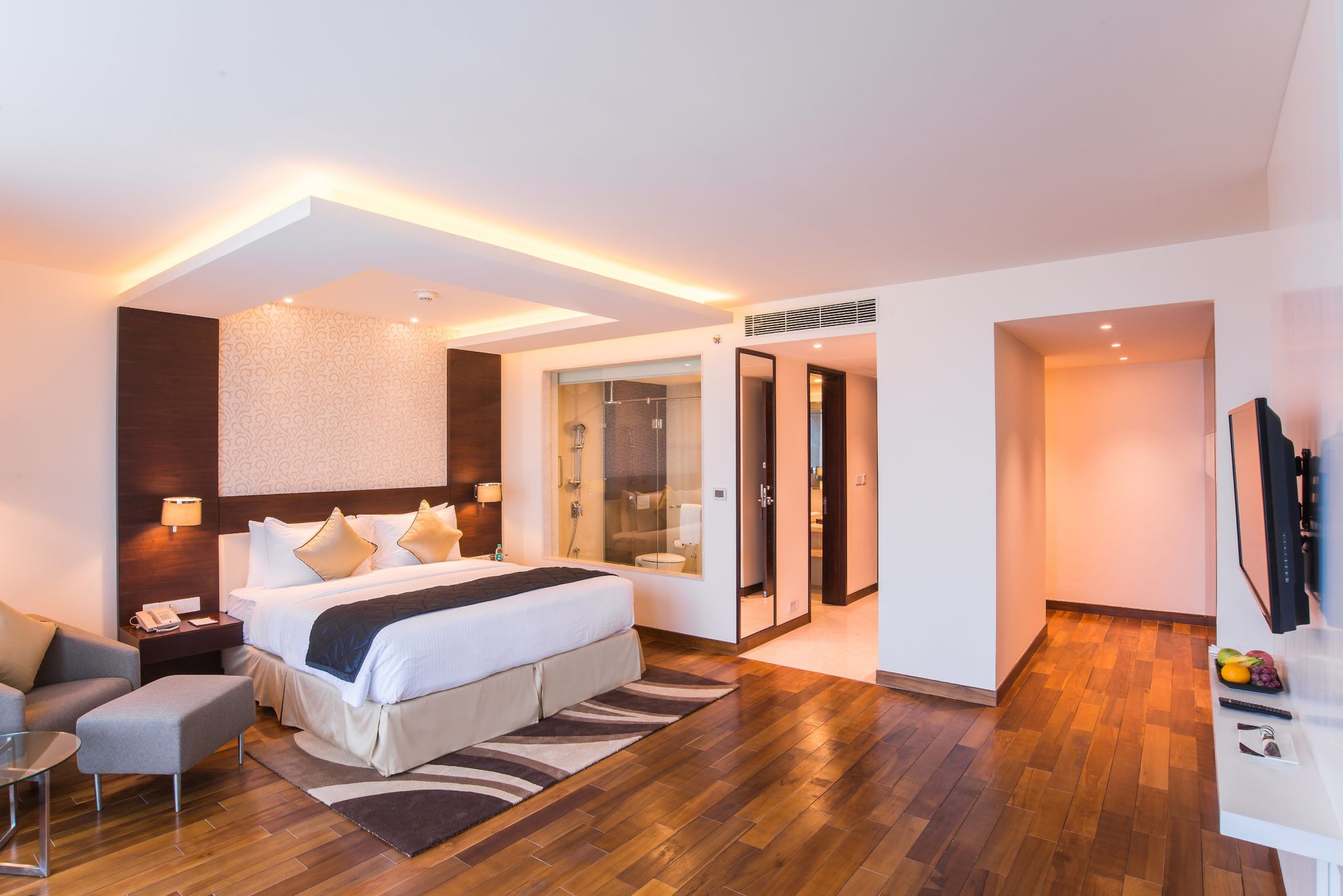 Howard Johnson by Wyndham Bengaluru Hebbal 1 King Bed, Business Room, Non-Smoking 4