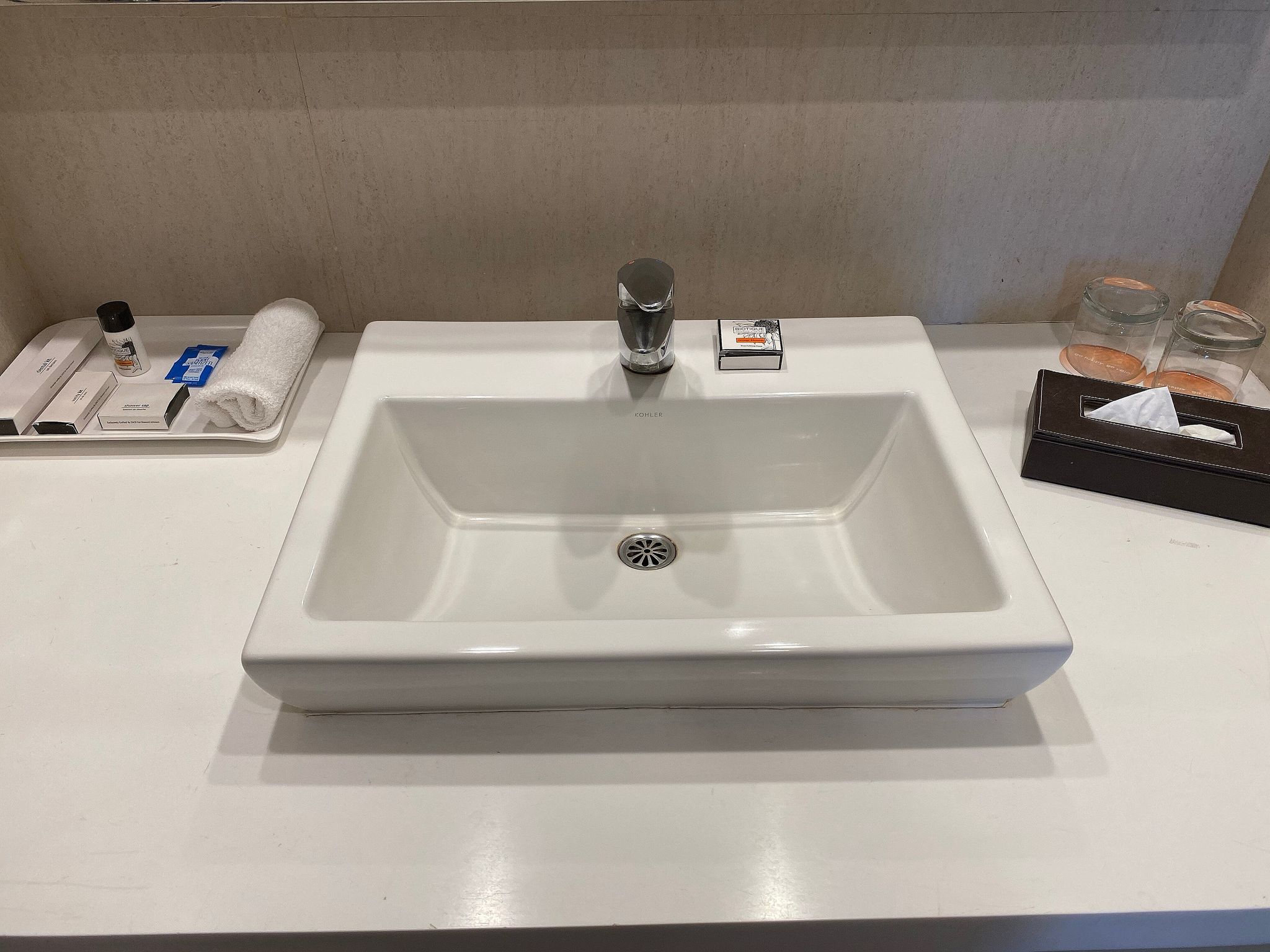 Howard Johnson by Wyndham Bengaluru Hebbal 1 King Bed, Business Room, Non-Smoking 5