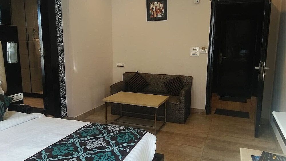 Lavish Inn Super Deluxe Room 7