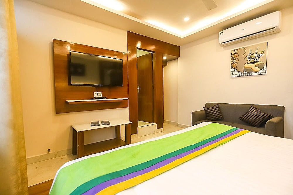 Lavish Inn Super Deluxe Room 8