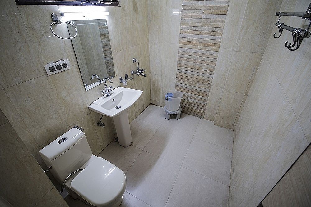 Hotel Sapphire Semi Deluxe 6