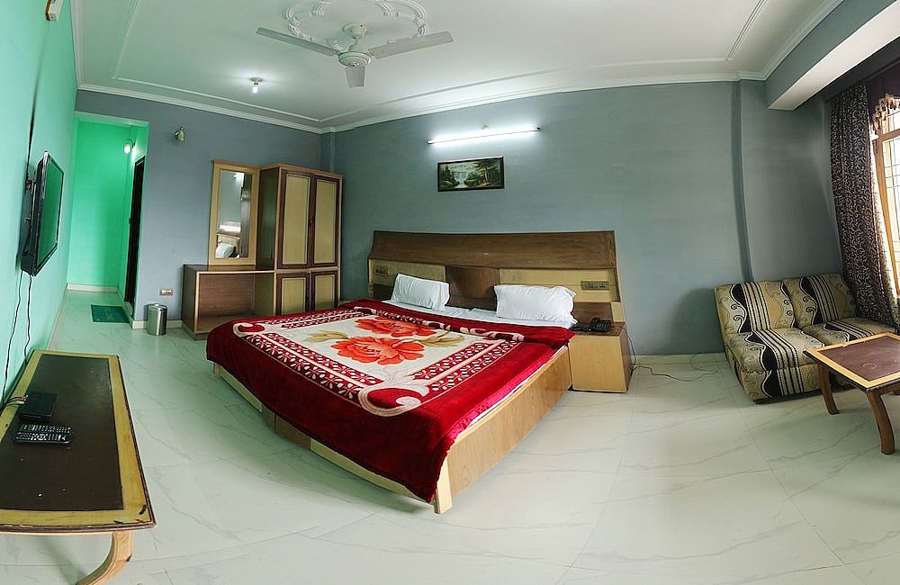 Hotel Sapphire Semi Deluxe