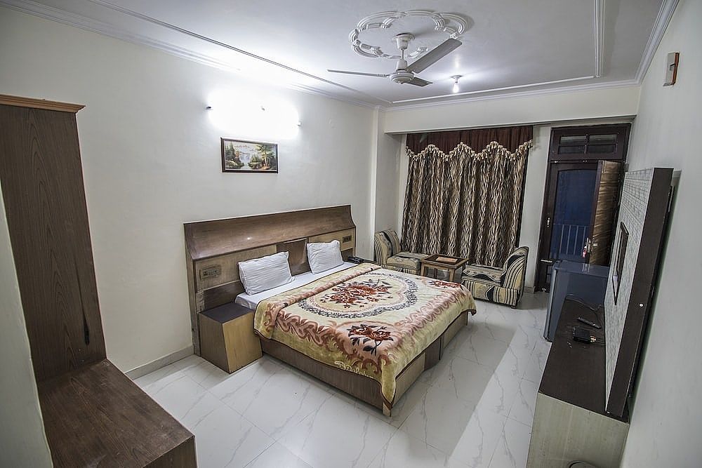 Hotel Sapphire Semi Deluxe 4