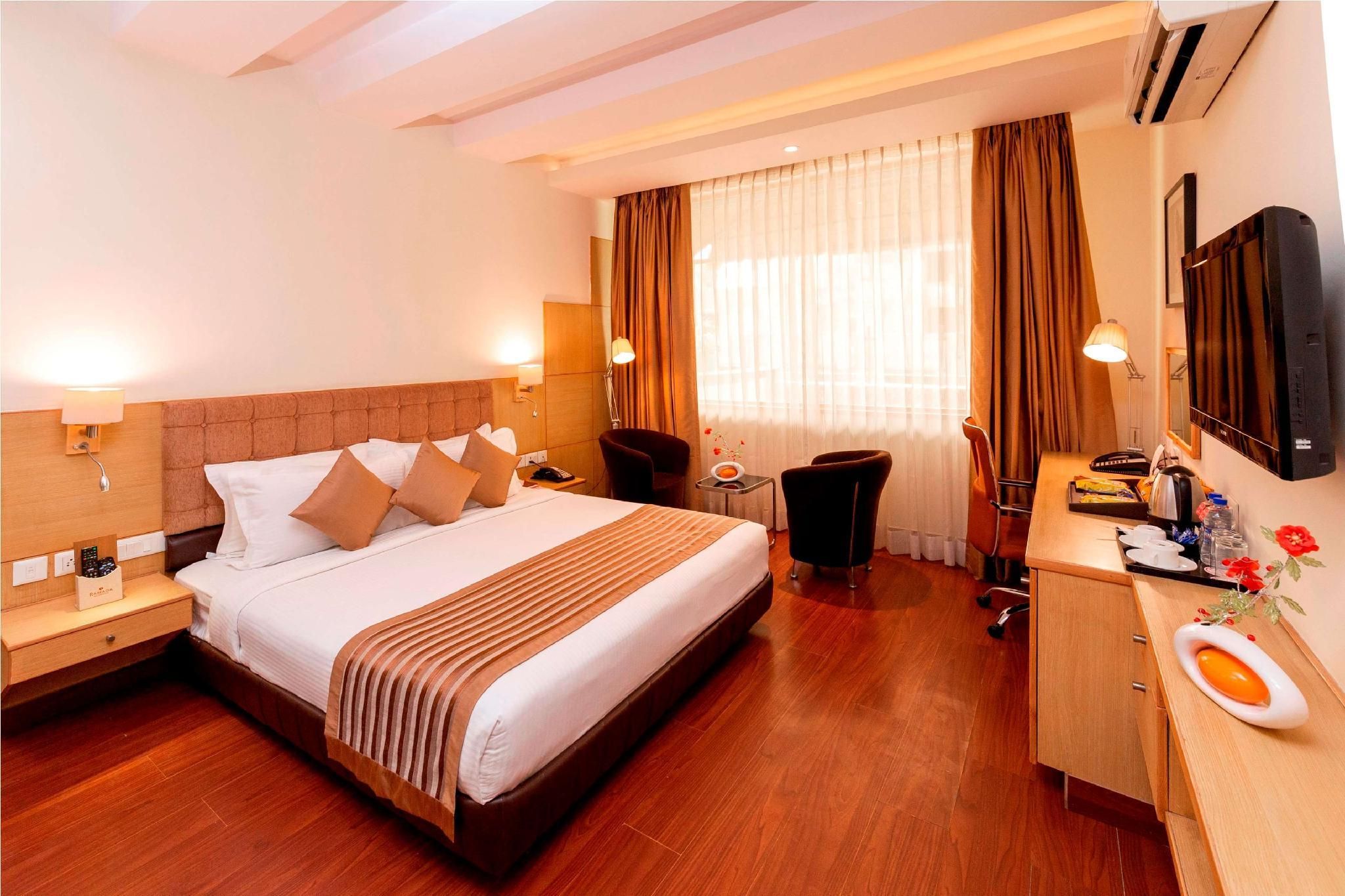 Presidential Pool Suite