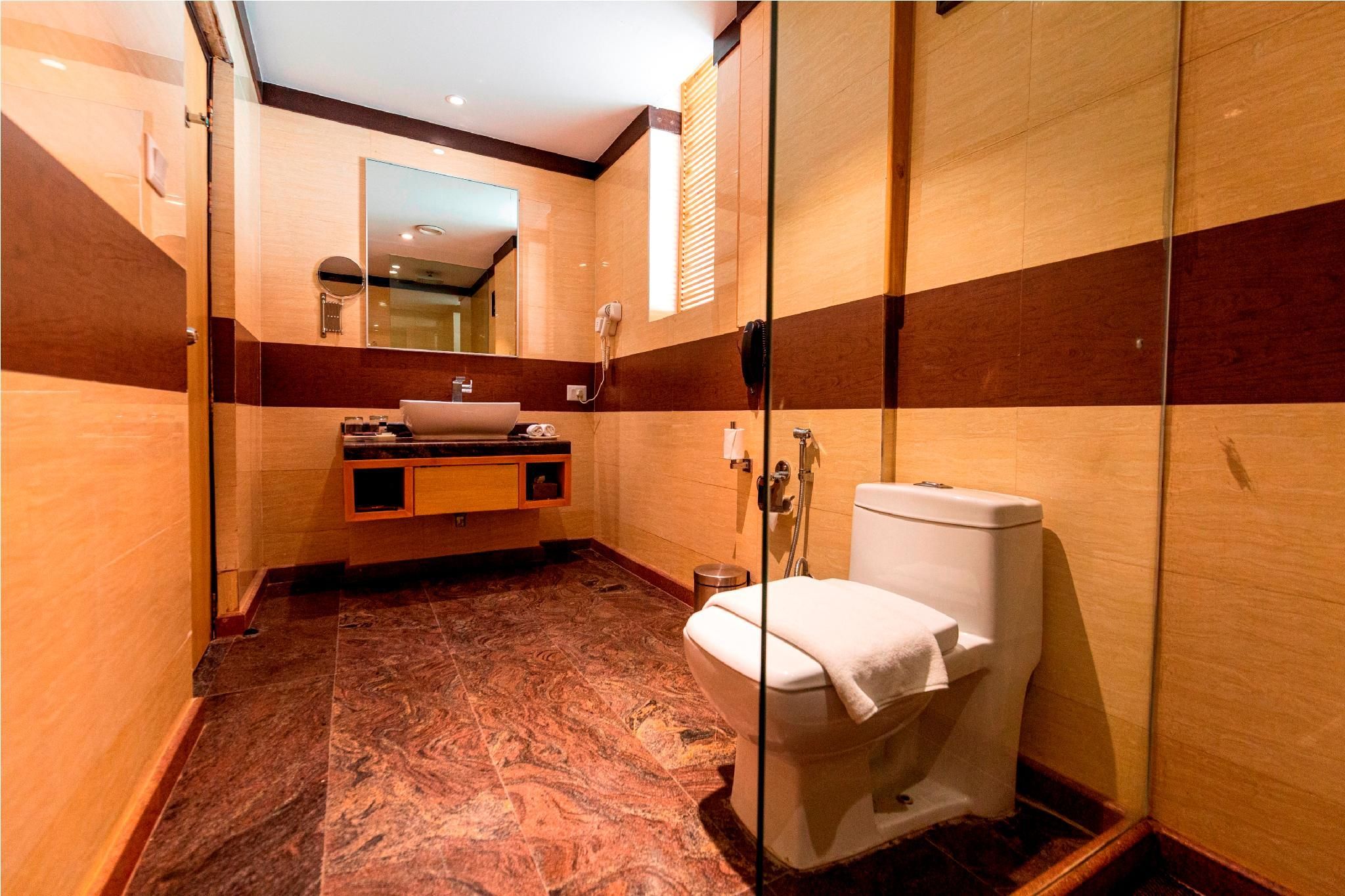 Presidential Pool Suite