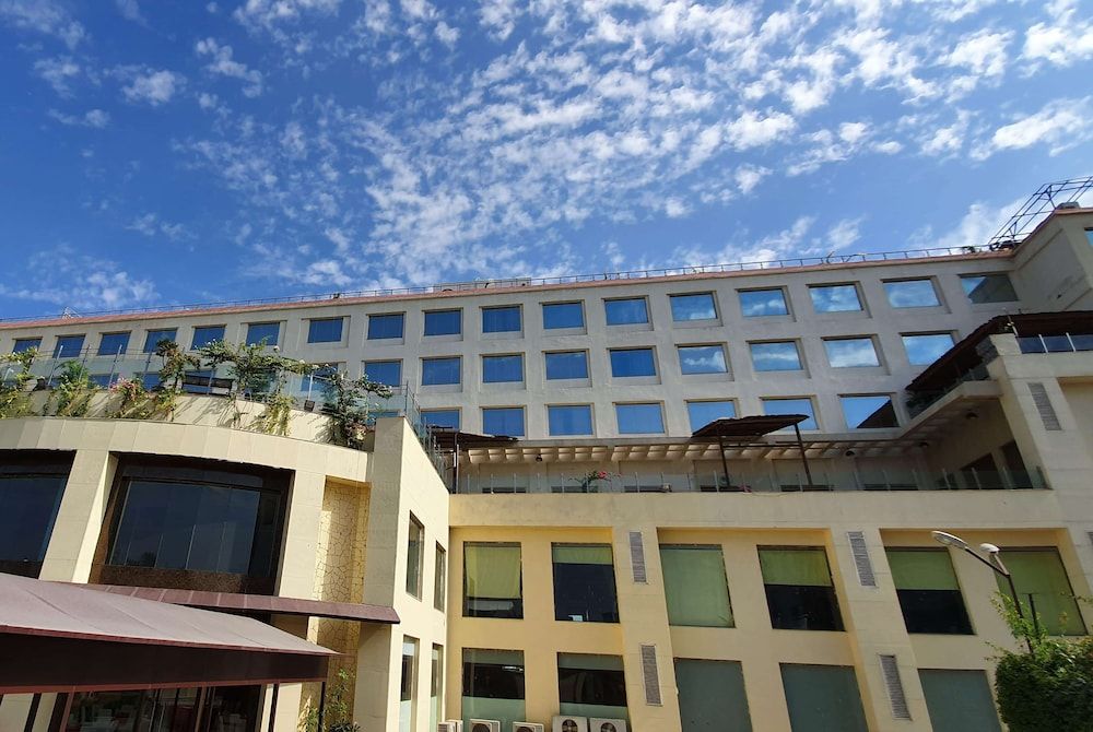 undefined Ramada by Wyndham Neemrana 10