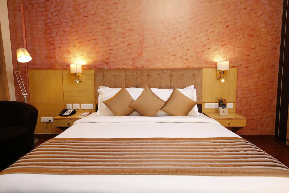 1 King Bed, Non-Smoking