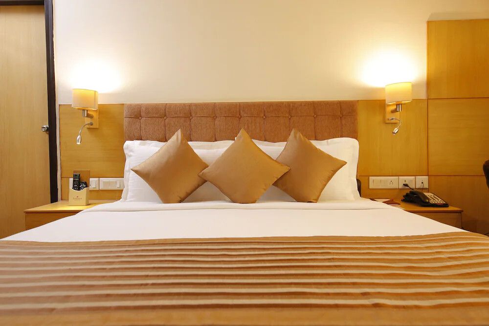 1 King Bed, Non-Smoking