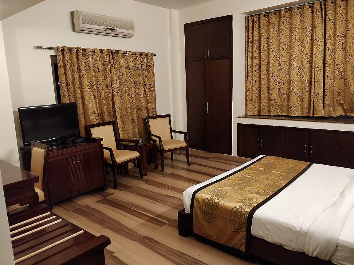 undefined Hotel Orange Pie 10