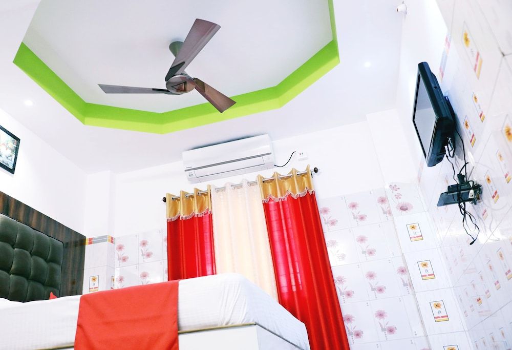 undefined Hotel Holydon 8