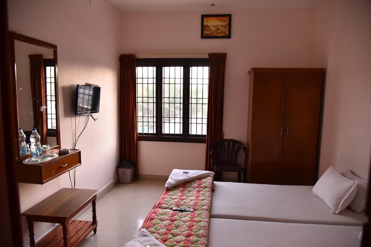 R M Guest House Standard Double Room with Fan 5