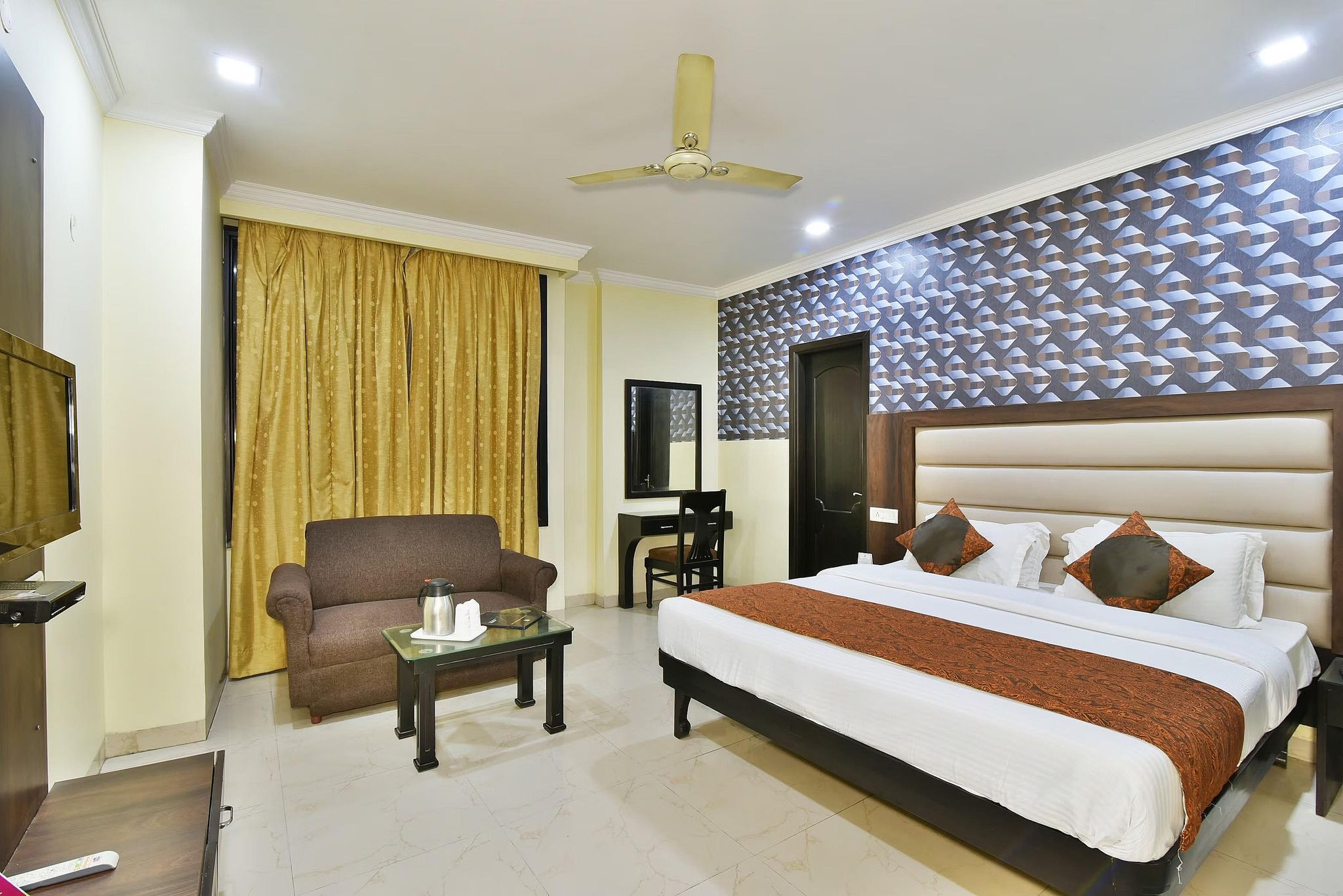 Hotel R V Continental Deluxe Room 2