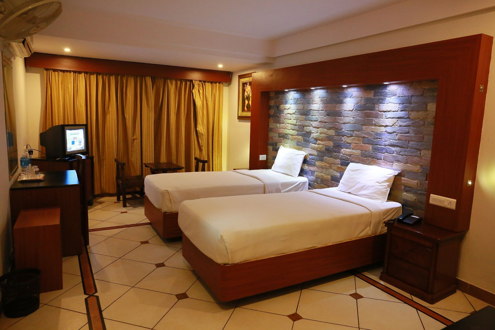 EMARALD RESORT Deluxe AC Room