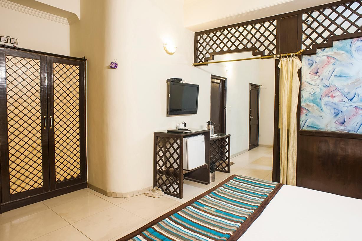 Jullundur Hotel