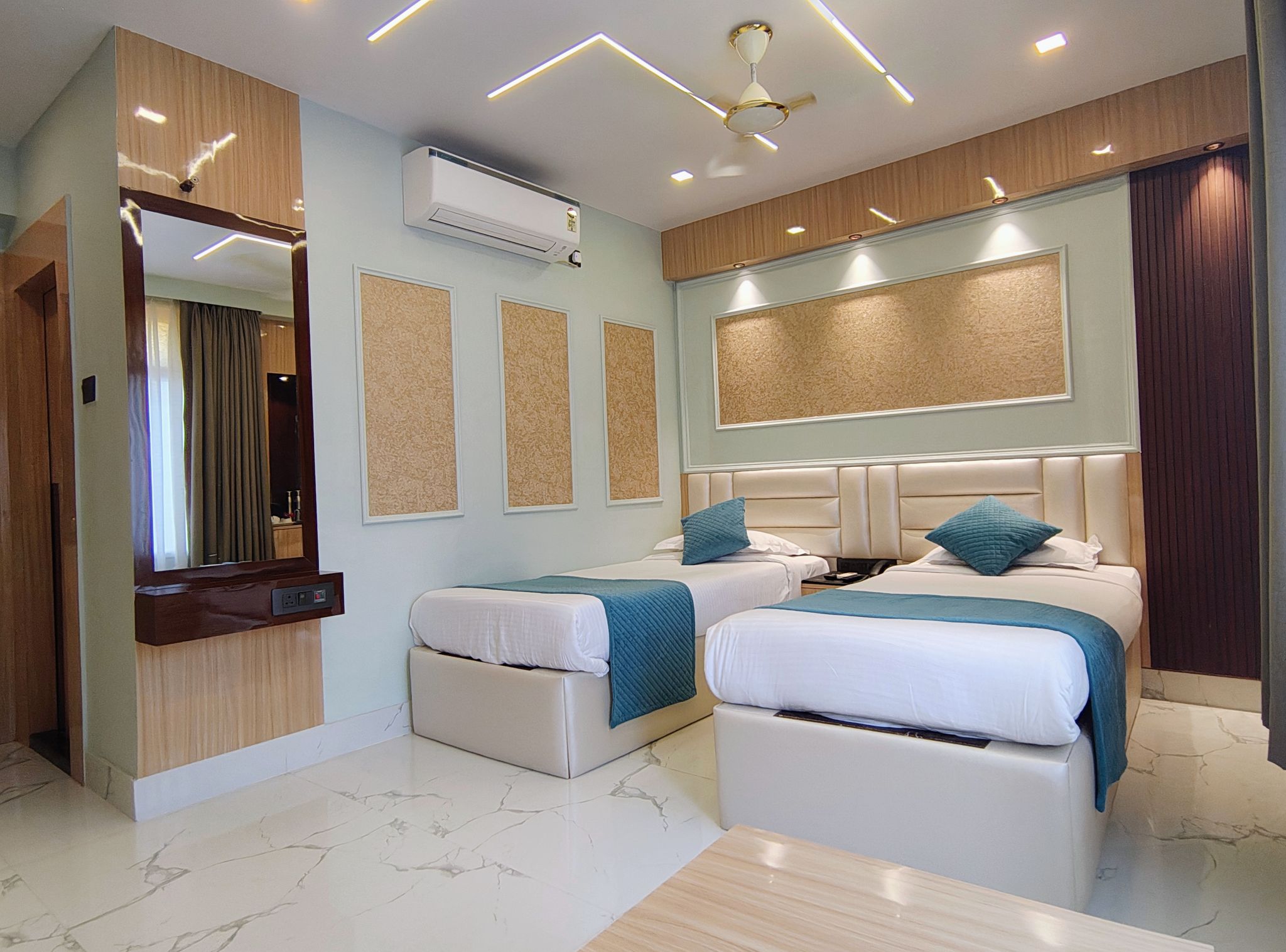 Hotel Executive Tower Deluxe Room 13