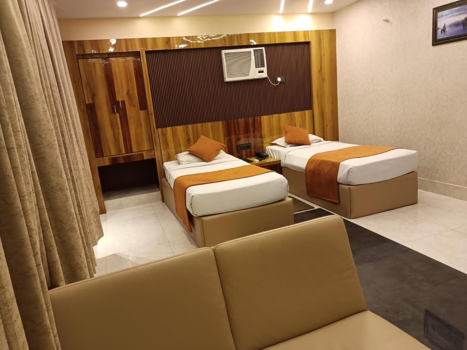 Hotel Executive Tower Deluxe Room 3