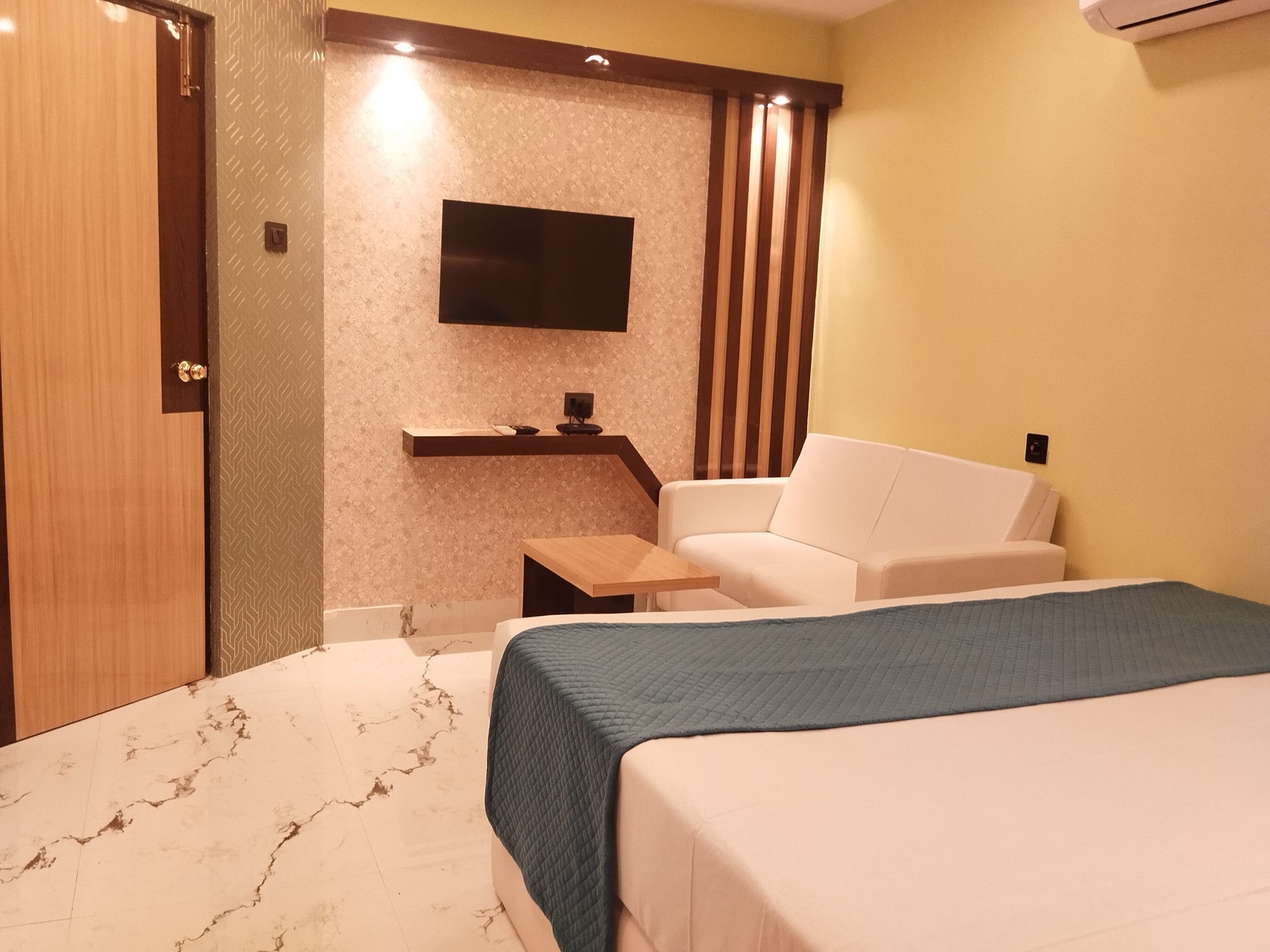 Hotel Executive Tower Deluxe Room 24