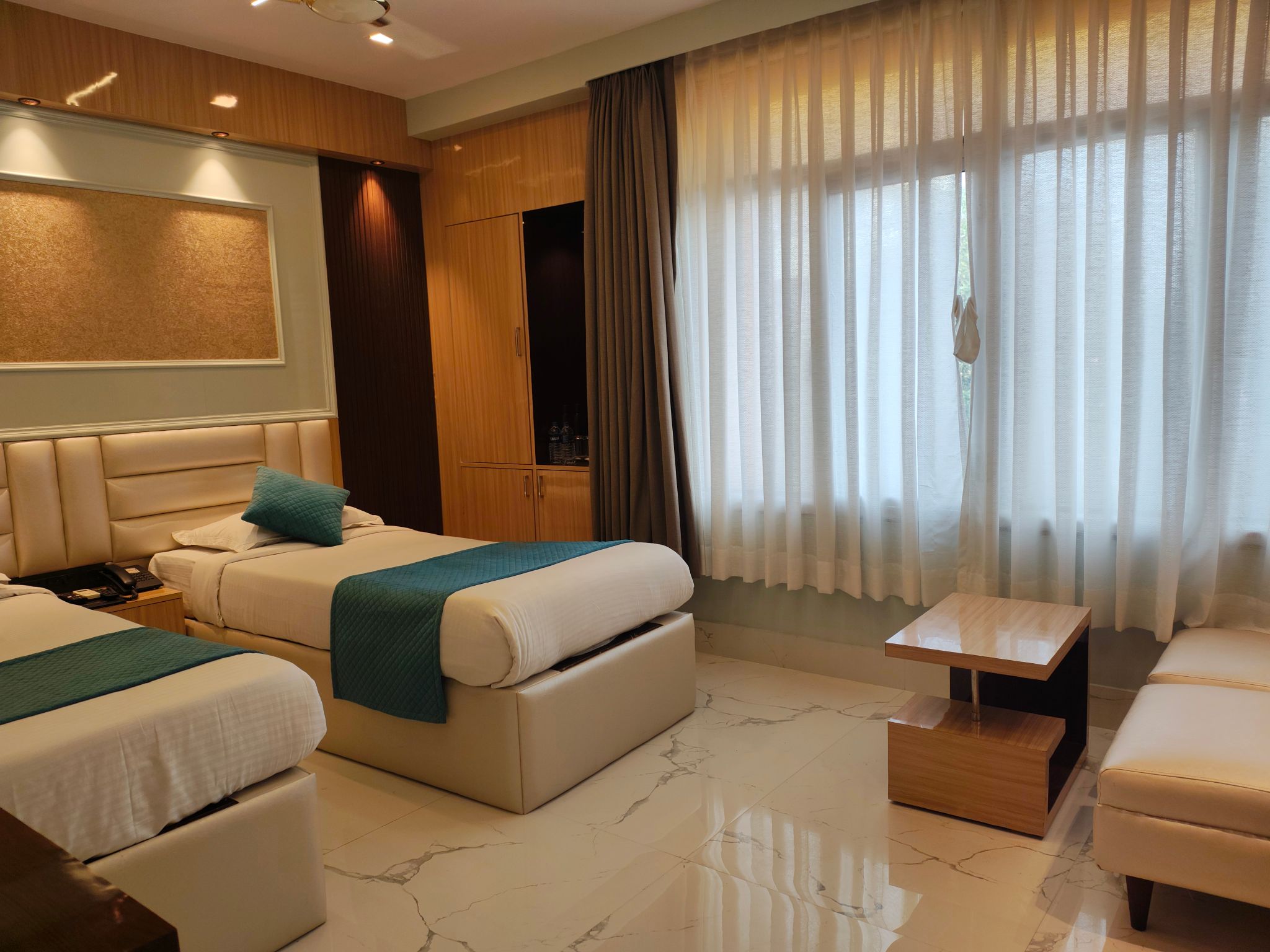 Hotel Executive Tower Deluxe Room 8