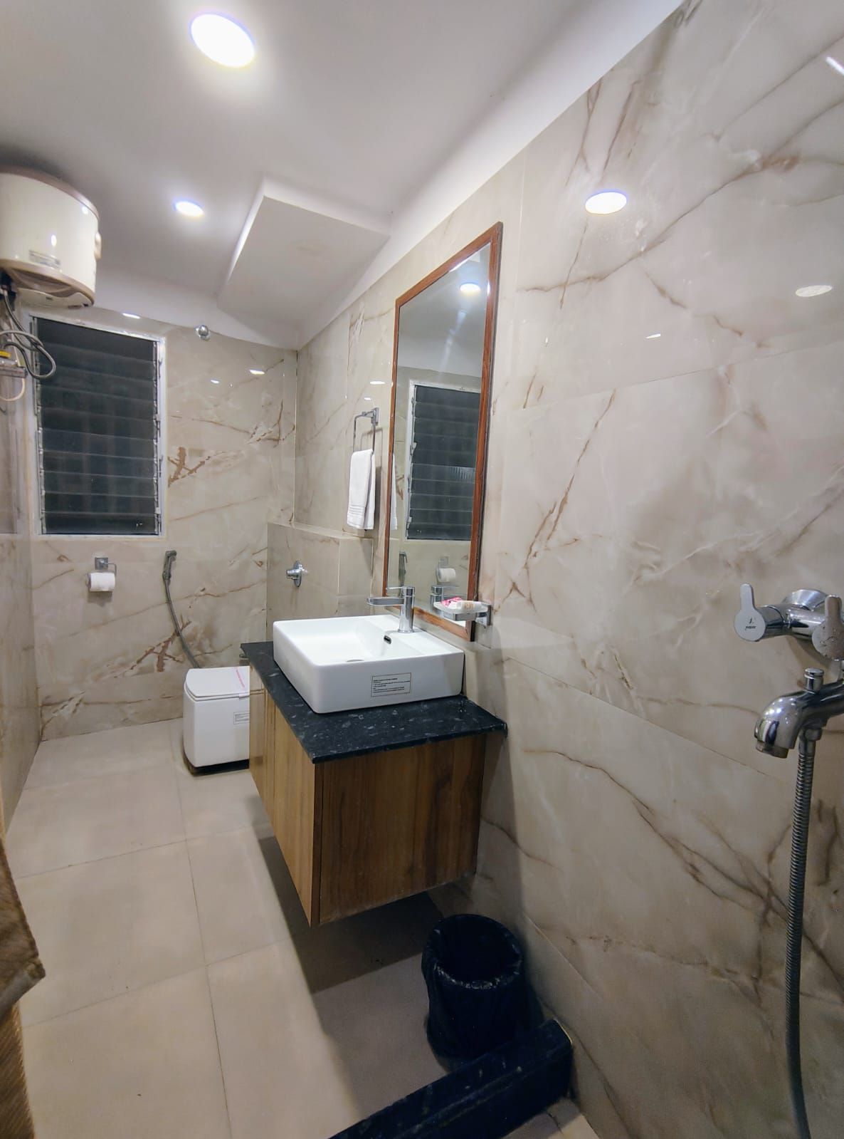 Hotel Executive Tower Deluxe Room 7