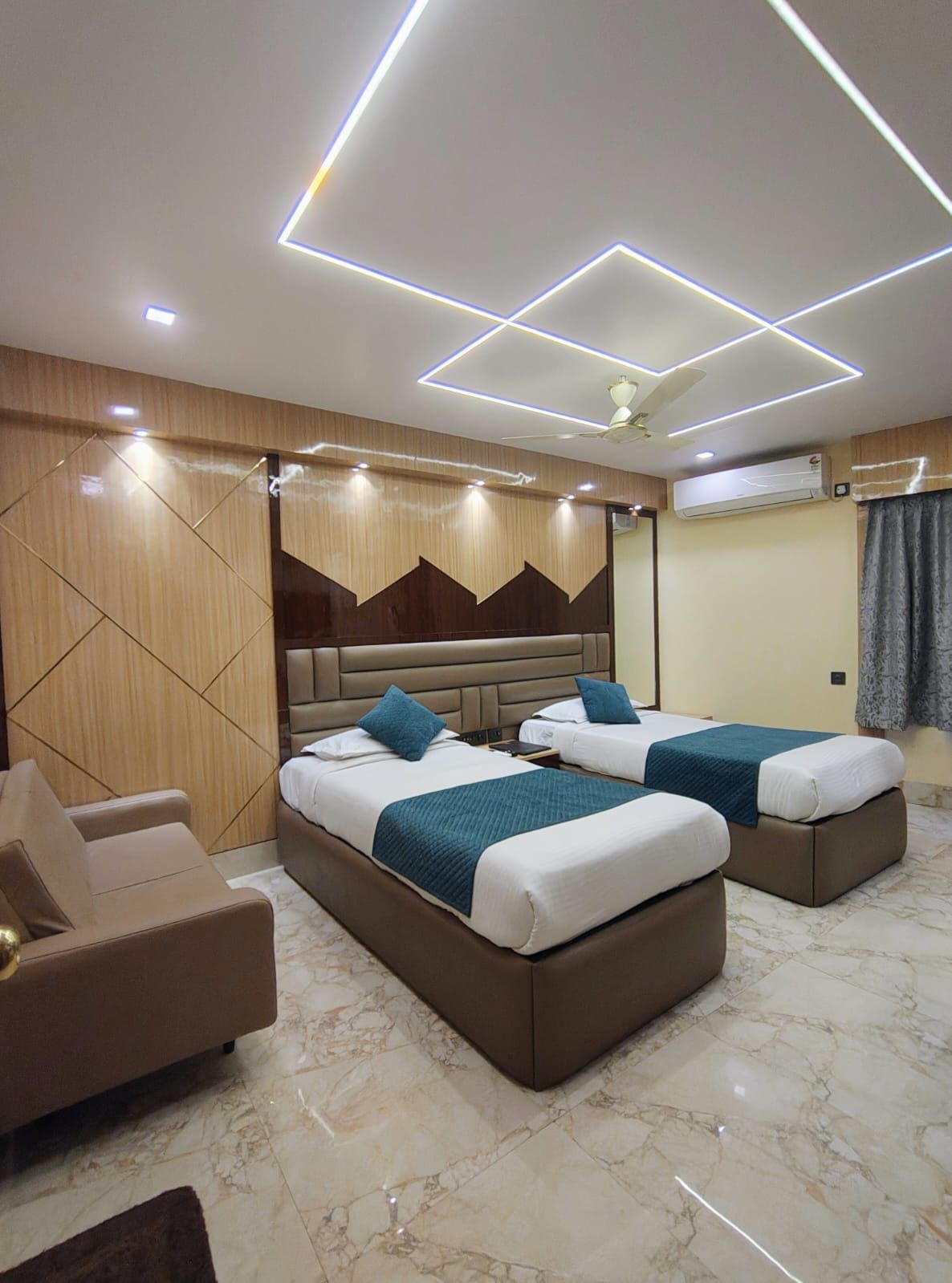 Hotel Executive Tower Deluxe Room 14