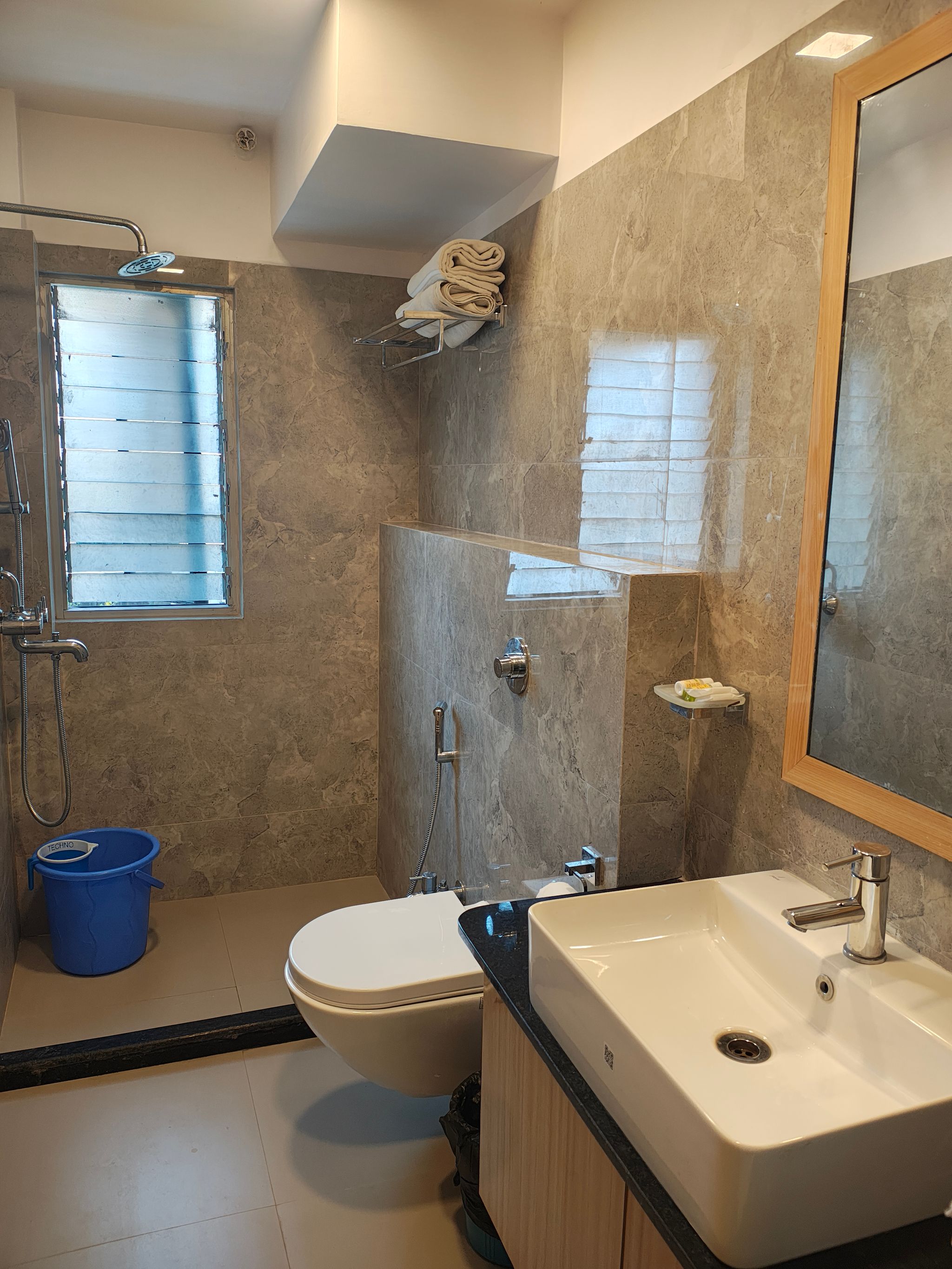 Hotel Executive Tower Deluxe Room 10