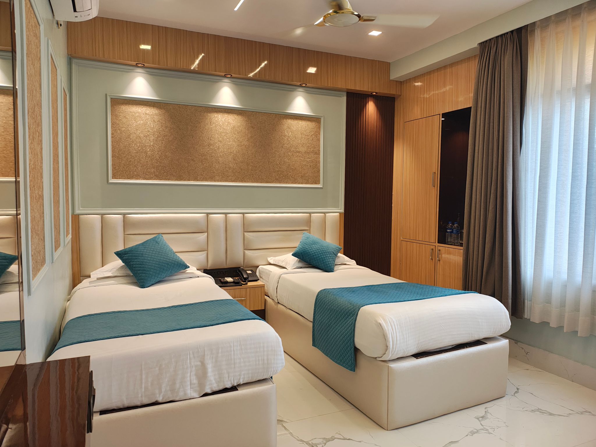 Hotel Executive Tower Deluxe Room 12