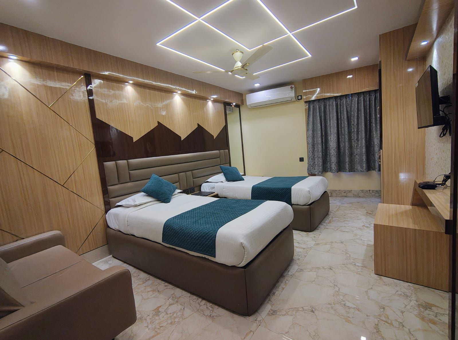 Hotel Executive Tower Deluxe Room 16