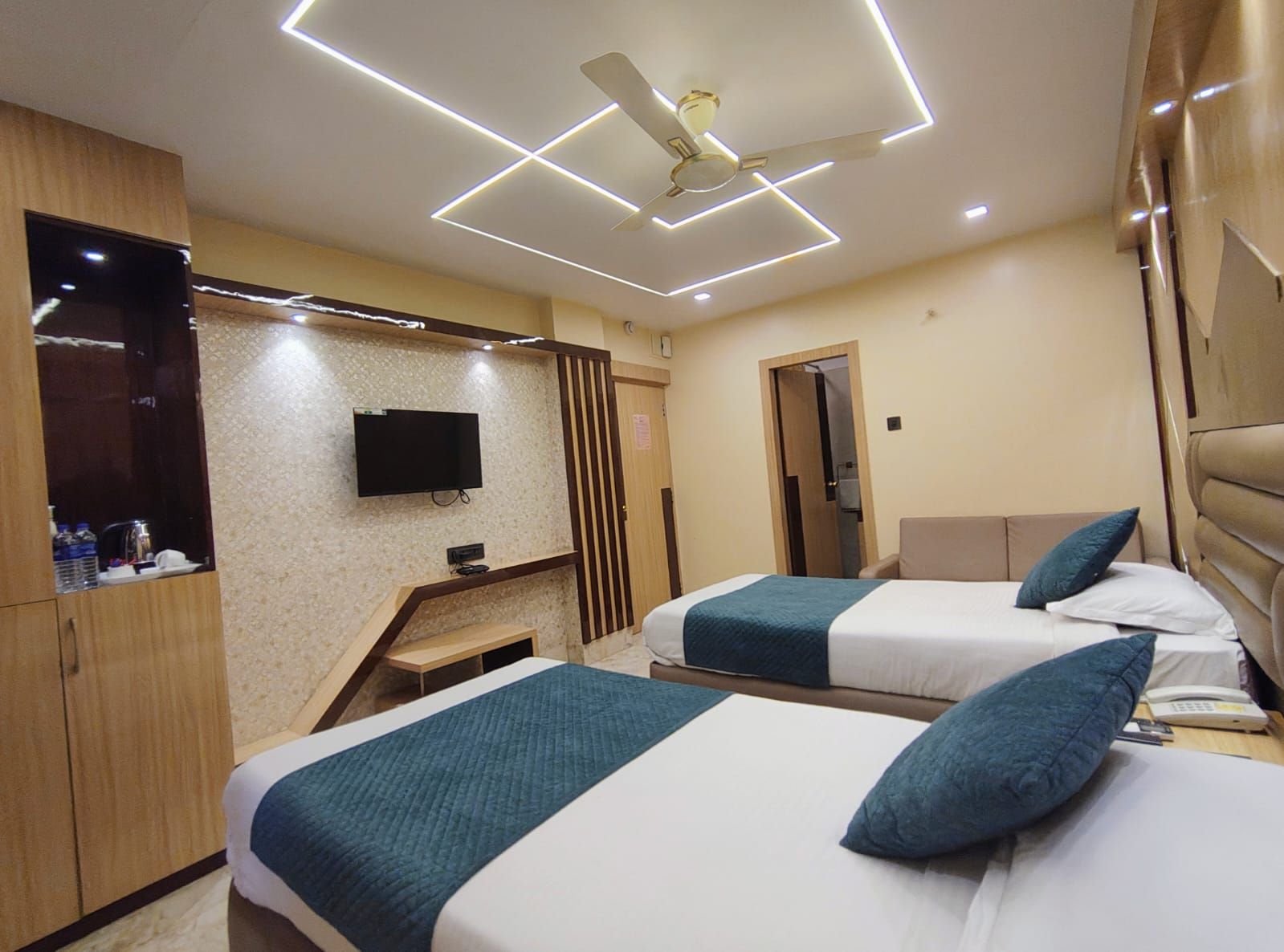 Hotel Executive Tower Deluxe Room 18