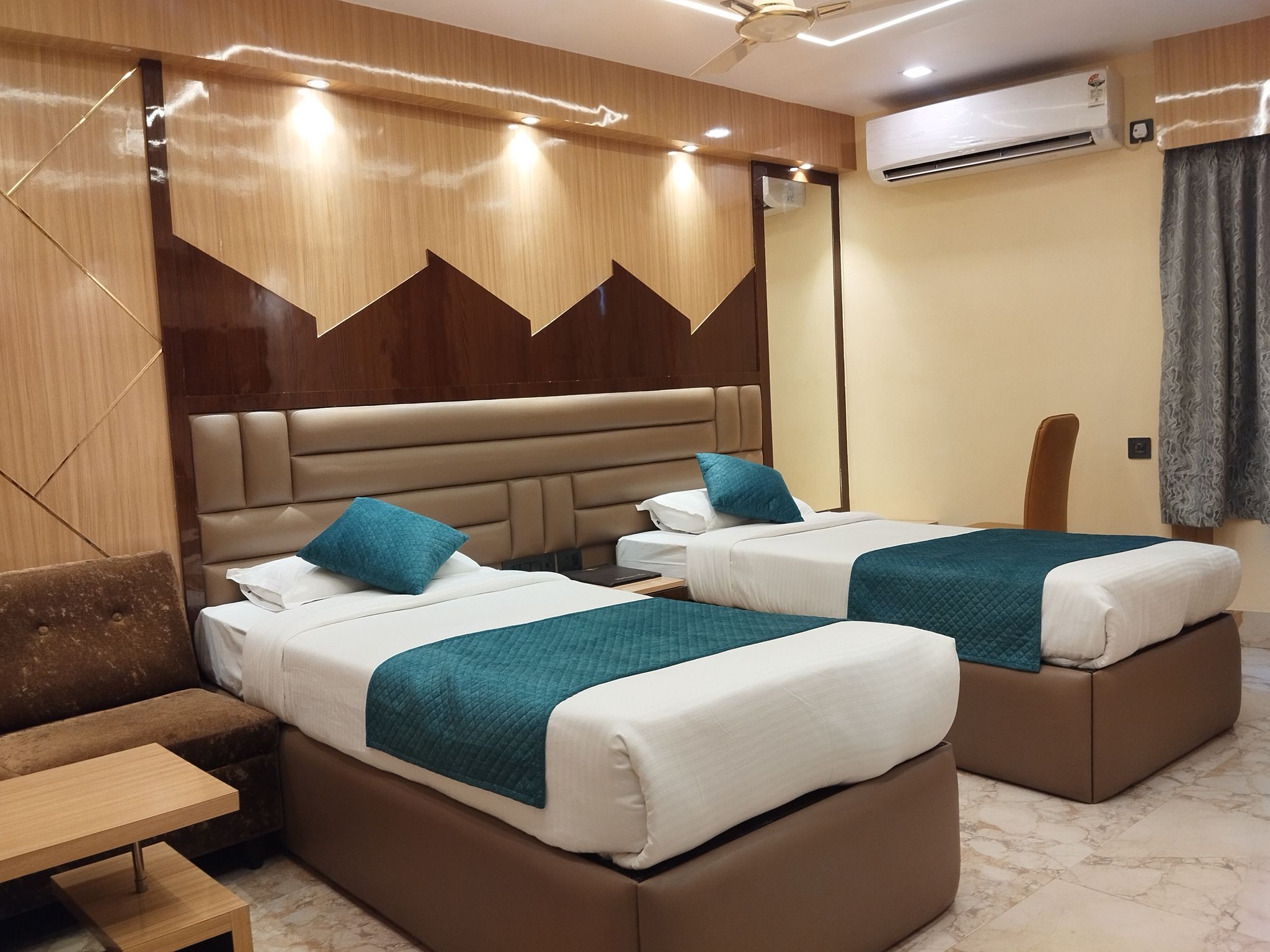 Hotel Executive Tower Deluxe Room 20