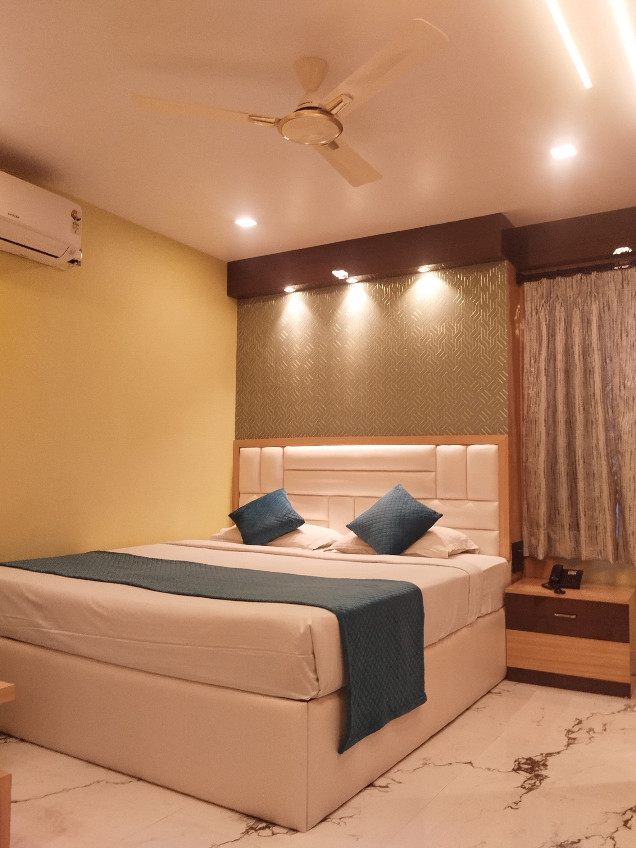 Hotel Executive Tower Deluxe Room 23