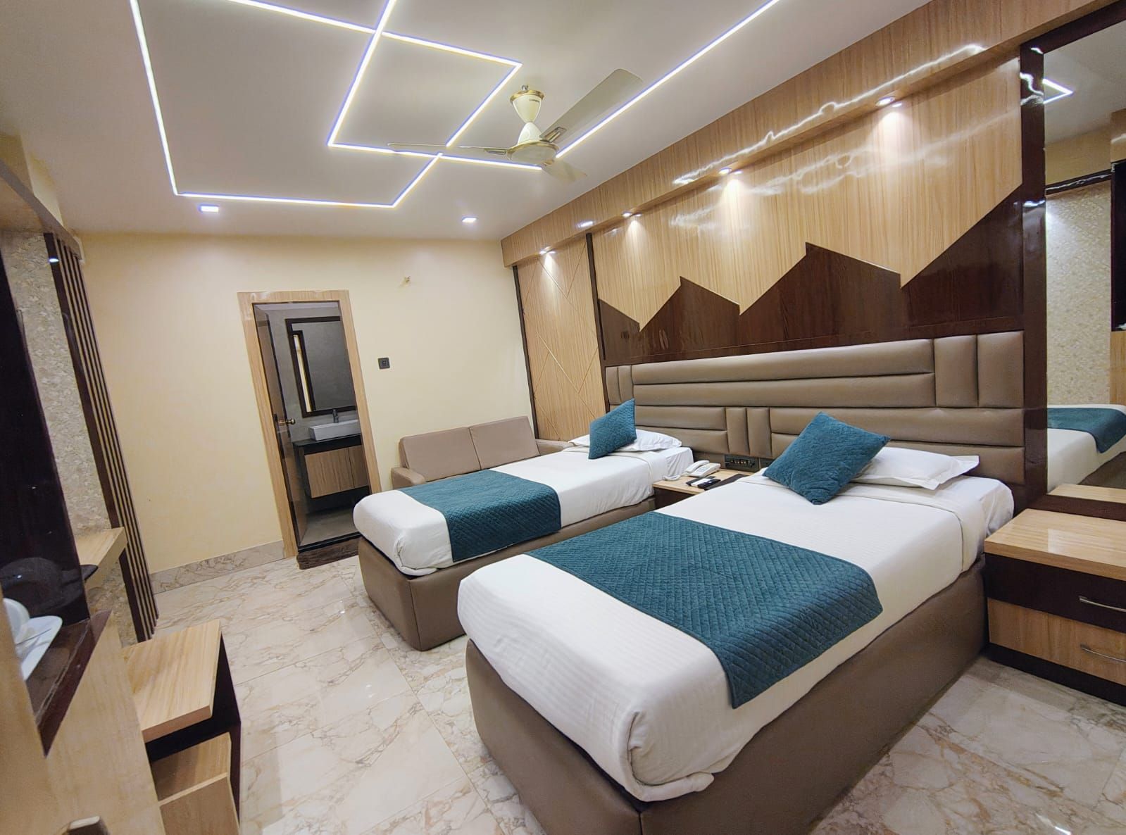 Hotel Executive Tower Deluxe Room 21