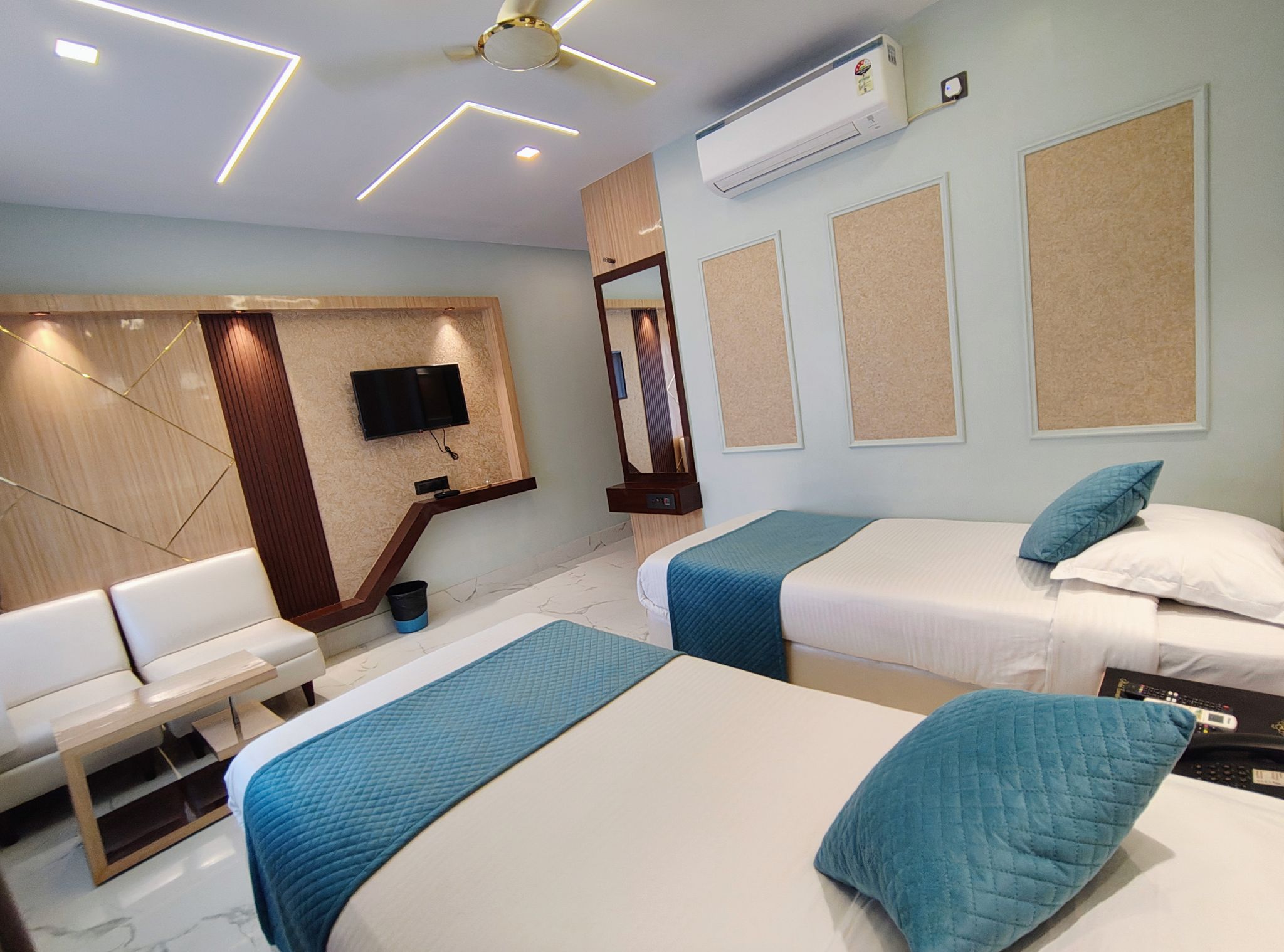 Hotel Executive Tower Deluxe Room 11