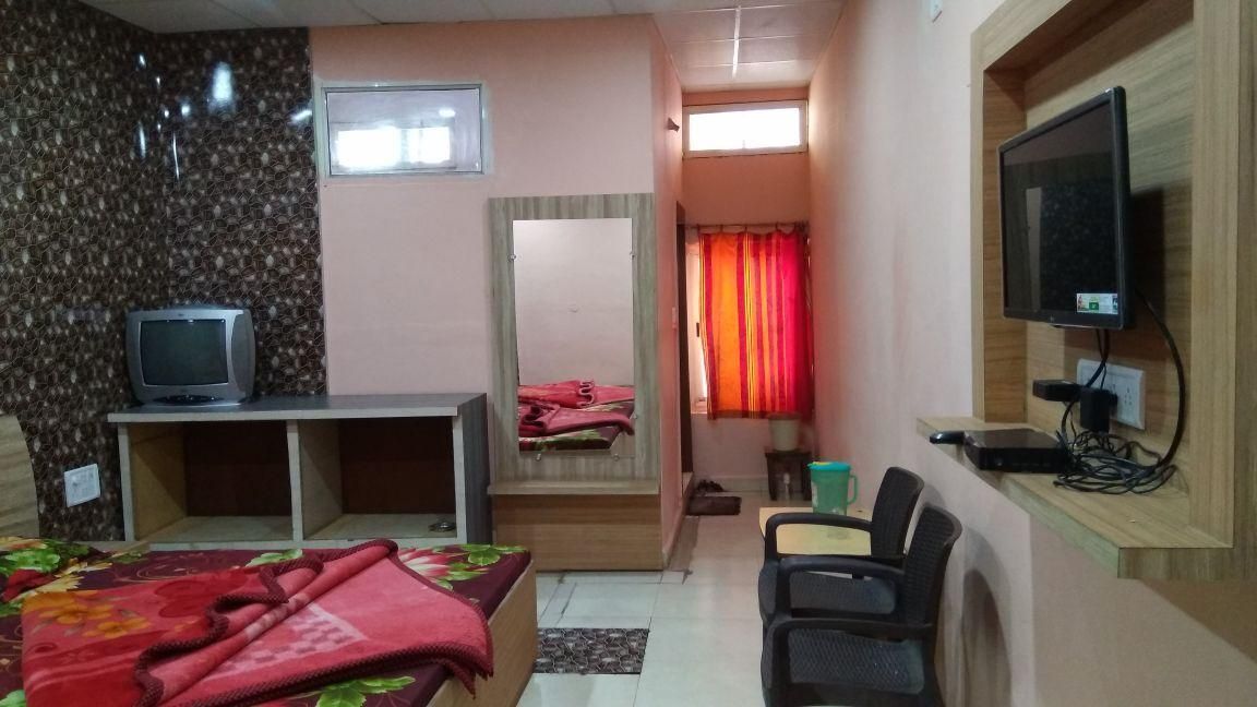 Hotel Parikalp 4 People in 8-Bed Dormitory - Mixed