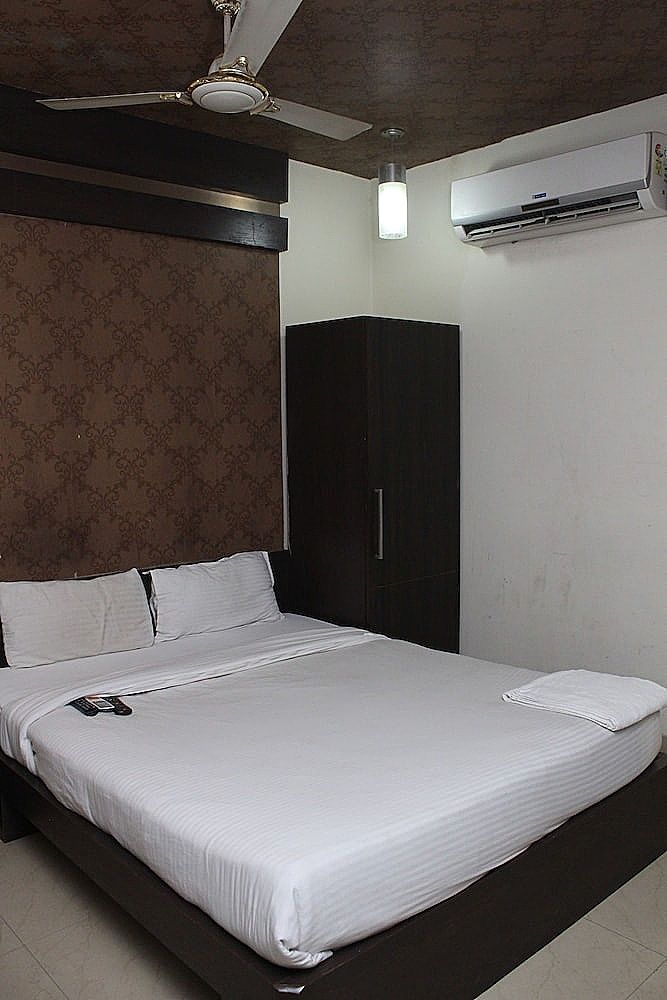 Standard Double Room, 1 King Bed, Accessible, Smoking
