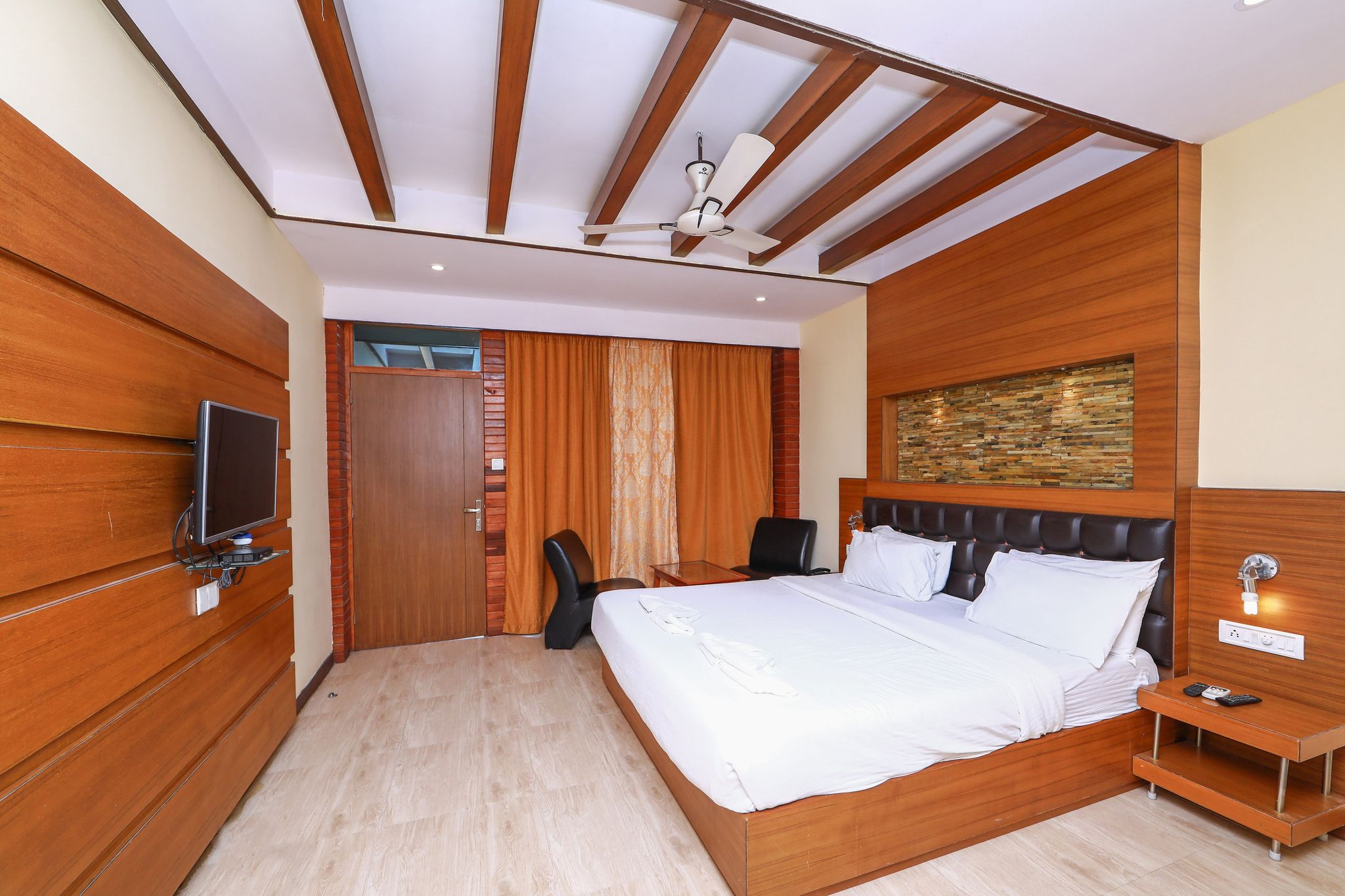 Super Deluxe Room (Pool Front View)
