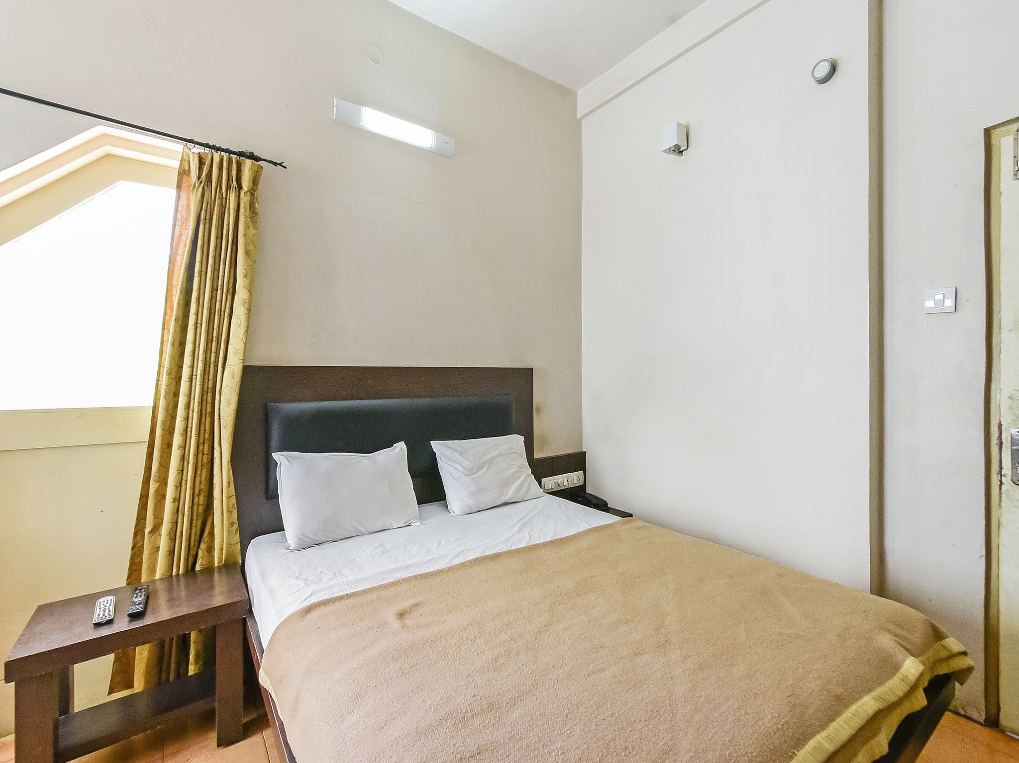 Hotel Airlines Mysuru NON AC ROOM 4
